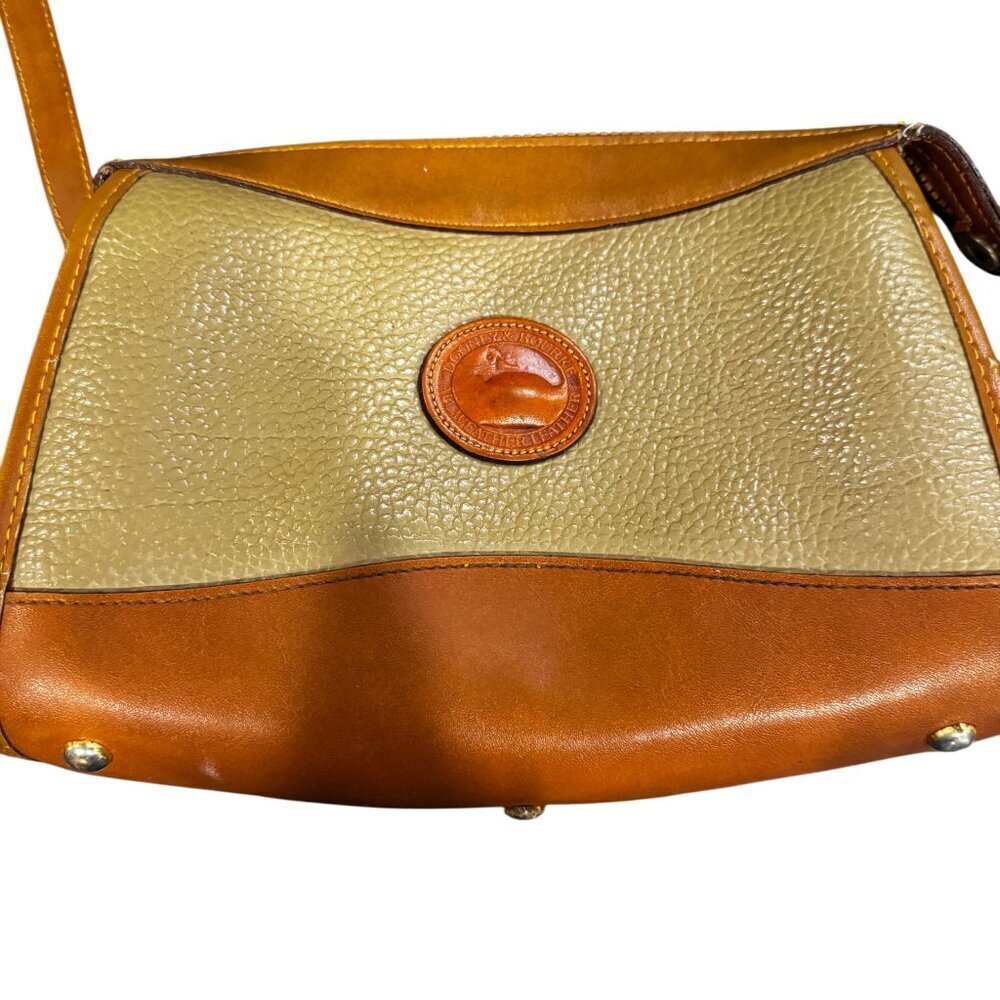 Vintage DOONEY & BOURKE Pebbled Taupe Leather Crossbody Bag - Made in USA - Picture 2 of 6
